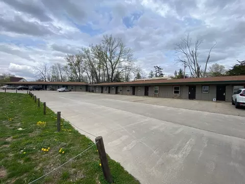 907 S Broadway St, Toledo, IA 52342