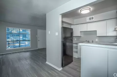 410 N International Rd, Garland, TX 75042