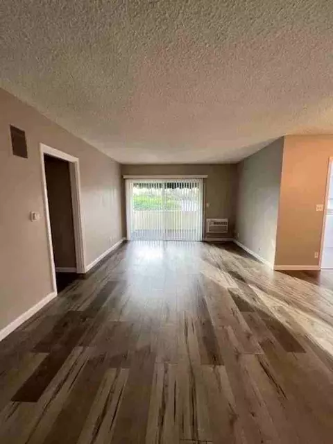 6230 Reseda Blvd, Los Angeles, CA 91335