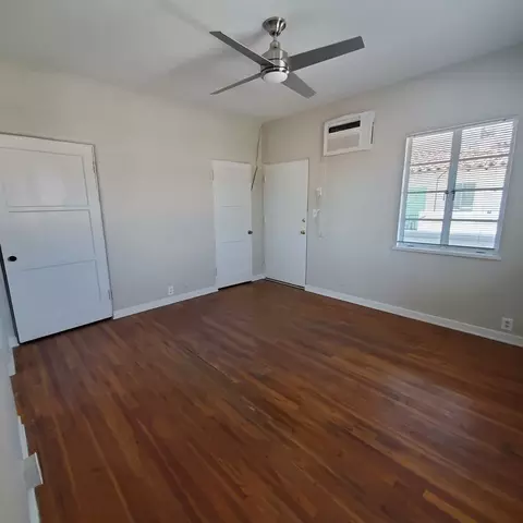 139 Tamarisk Rd, Palm Springs, CA 92262