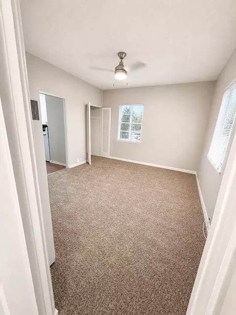139 Tamarisk Rd, Palm Springs, CA 92262
