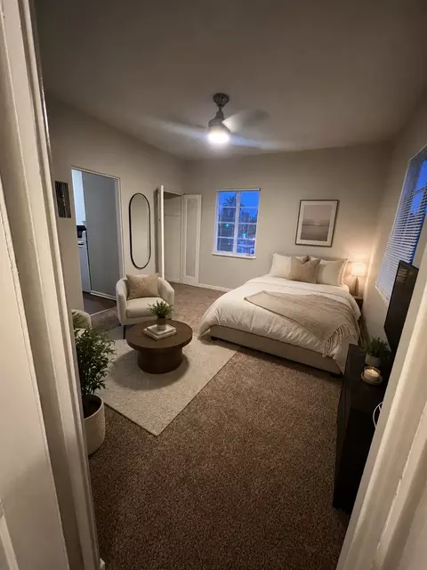 139 Tamarisk Rd, Palm Springs, CA 92262