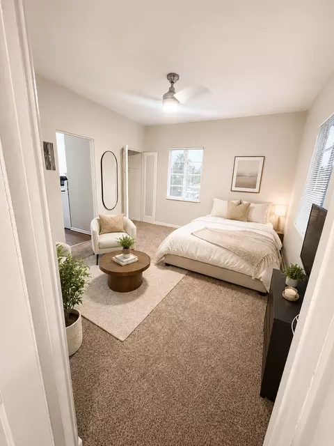 139 Tamarisk Rd, Palm Springs, CA 92262