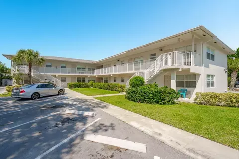 289 NW 19th St, Boca Raton, FL 33432