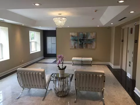 301 Mckinley Ave, Mundelein, IL 60060 photo 10