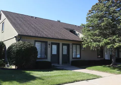 2486 Green Pine Dr #6, Burton, MI 48519 photo 3
