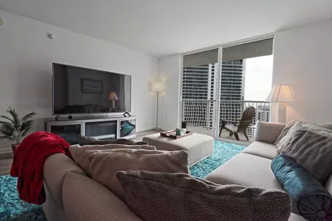 Brickell Bay Dr, Miami, FL 33131