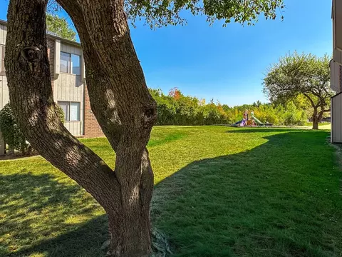 4154 3 Oaks Dr, Troy, MI 48098 photo 16