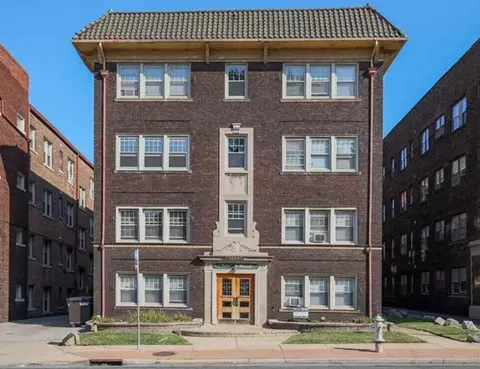 12467 Cedar Rd, Cleveland Heights, OH 44106