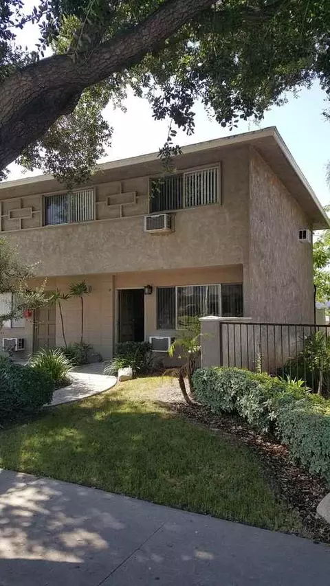 1058 E Foothill Blvd, Glendora, CA 91741