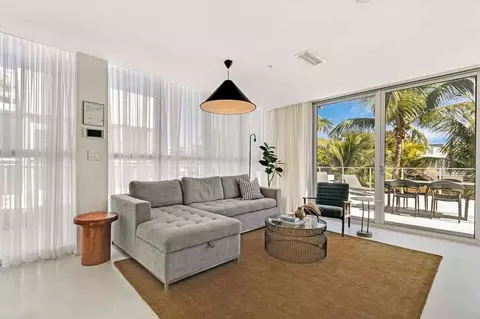 250 Collins Ave, Miami Beach, FL 33139
