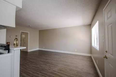 1940 Pine Ave, Long Beach, CA 90806 photo 3