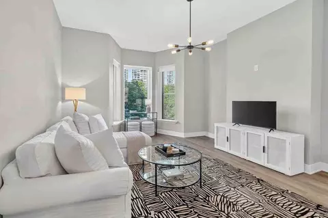 1421 N Dearborn St, Chicago, IL 60610