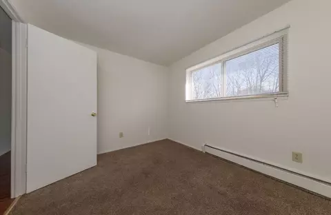 820 Rosewood Dr, Elyria, OH 44035