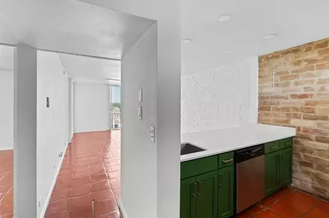 1103 Harry Wurzbach Rd, San Antonio, TX 78209