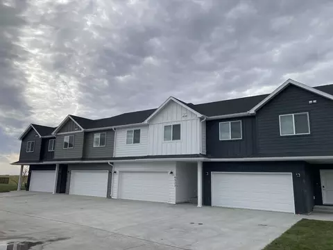 6507 6543 28th St S, Fargo, ND 58104