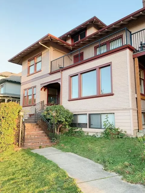 1020 N Garden St, Bellingham, WA 98225
