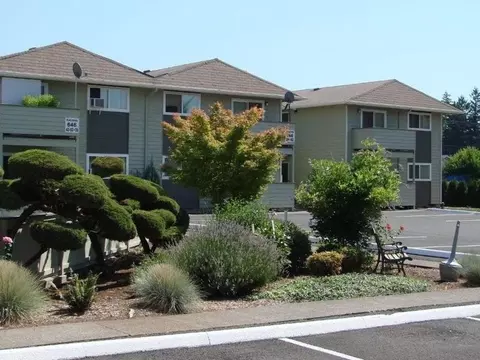 17455 SE Washington Ct, Portland, OR 97233