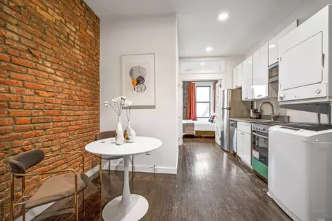 200 E 11th St, New York, NY 10003