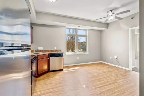2024 College St, Cedar Falls, IA 50613
