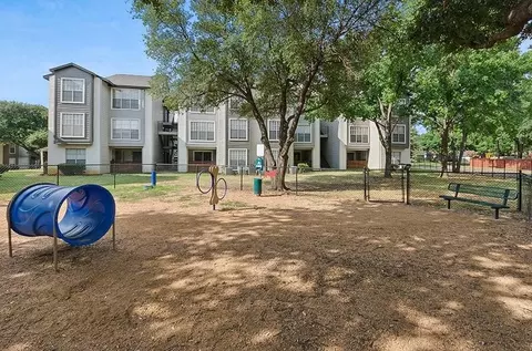 1615 Stoneleigh Ct, Arlington, TX 76011 photo 28