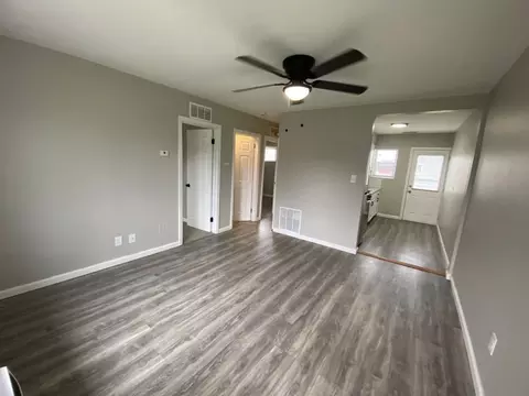 1071 Rochester Rd, Troy, MI 48083