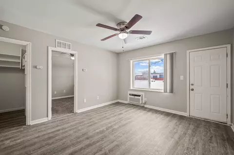 1071 Rochester Rd, Troy, MI 48083