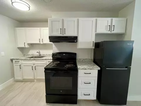 222 Bradley Ave, Waterbury, CT 06708 photo 2