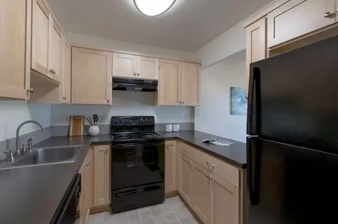 6345 NE Glisan St, Portland, OR 97213