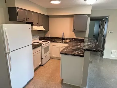 10 Ballans Dr, Grand Ledge, MI 48837