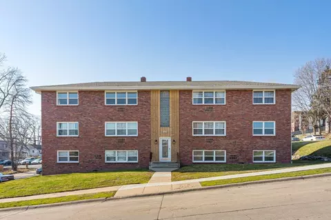 4821 Nicholas St, Omaha, NE 68132