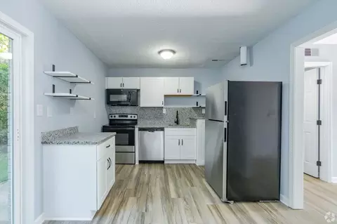 300 E Charlotte Ave, Mount Holly, NC 28120