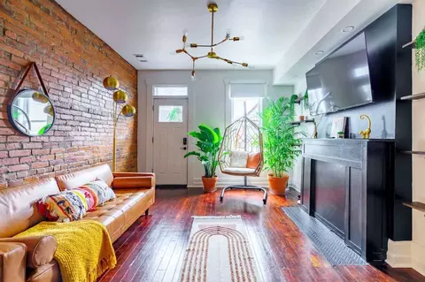 Henrietta St, Columbus, OH 43215