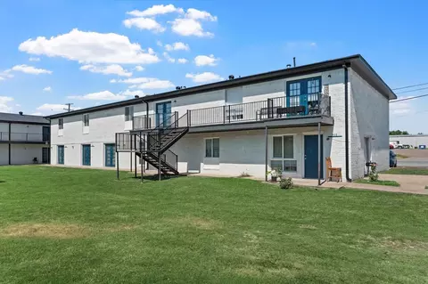 700 S Valley Mills Dr, Waco, TX 76711