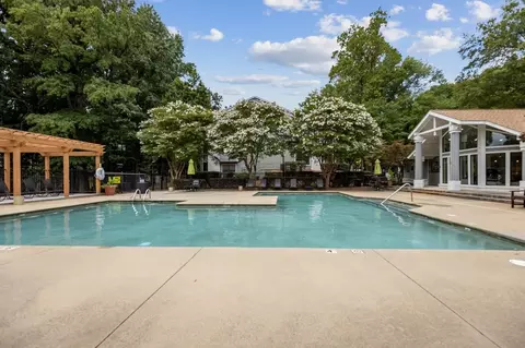 1 River Oaks Dr, Greensboro, NC 27409 photo 9