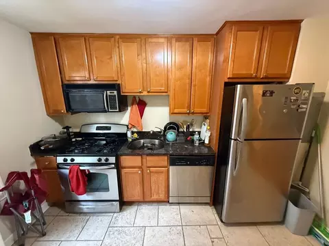 2950 W Arthur Ave, Chicago, IL 60645