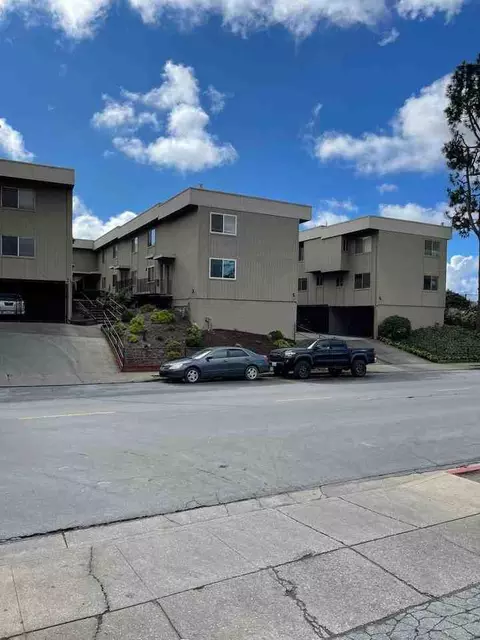 907 Acosta Plz, Salinas, CA 93905
