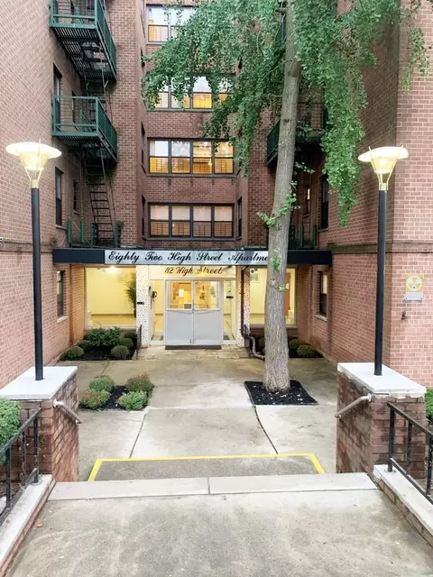 82 High St, Orange, NJ 07050
