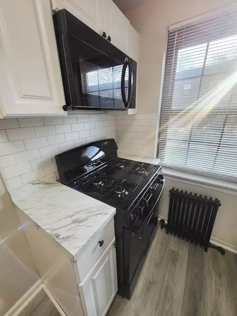 3255 Crescent Dr, Camden, NJ 08104