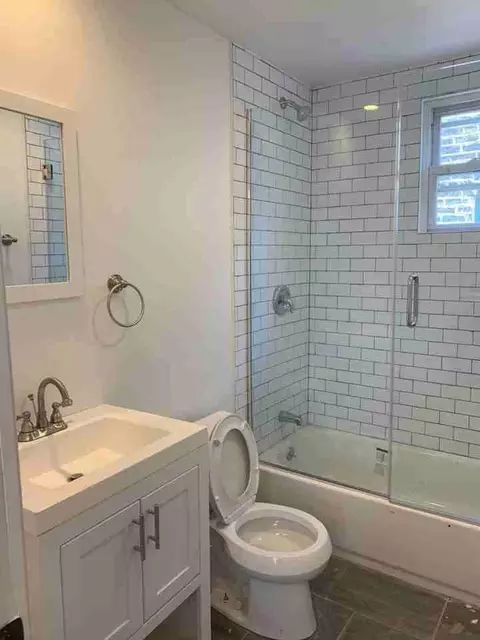 1401 N Oakley Blvd, Chicago, IL 60622