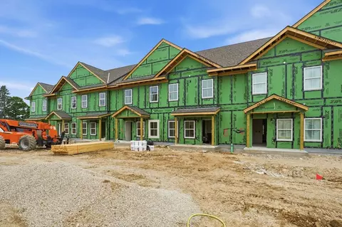 115 Kettle Moraine Dr S, Slinger, WI 53086