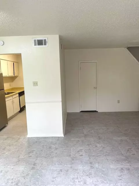 9228 Florida Blvd, Baton Rouge, LA 70815
