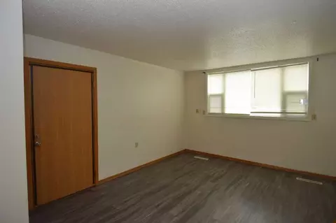 1114 Park Dr, Grand Forks, ND 58201