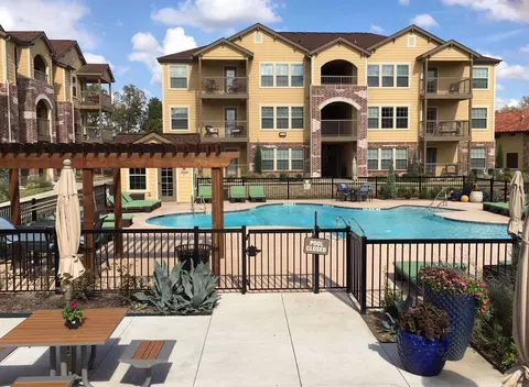2100 S New Rd, Waco, TX 76711