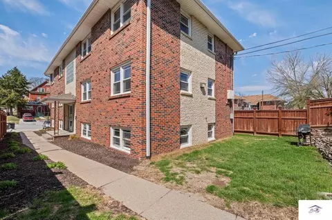 1017 S 31st St, Omaha, NE 68105
