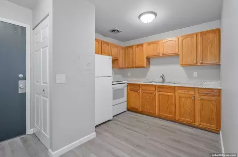 2011 Vine St, Green Bay, WI 54302