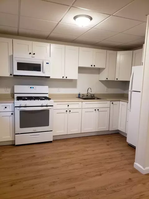 21 Apsley St, Hudson, MA 01749