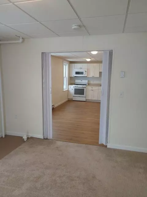 21 Apsley St, Hudson, MA 01749 photo 2
