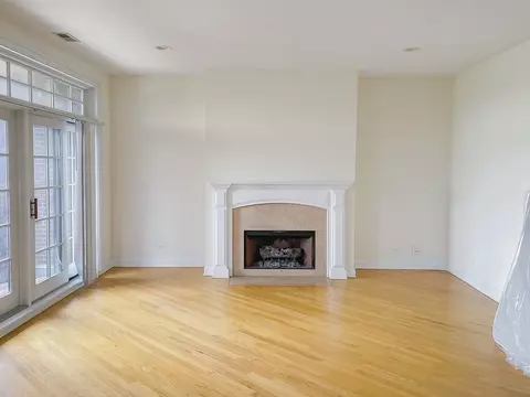 2927 N Southport Ave, Chicago, IL 60657