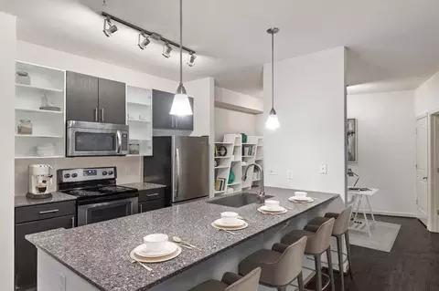 4245 Summit Corner Dr, Fairfax, VA 22030 photo 2